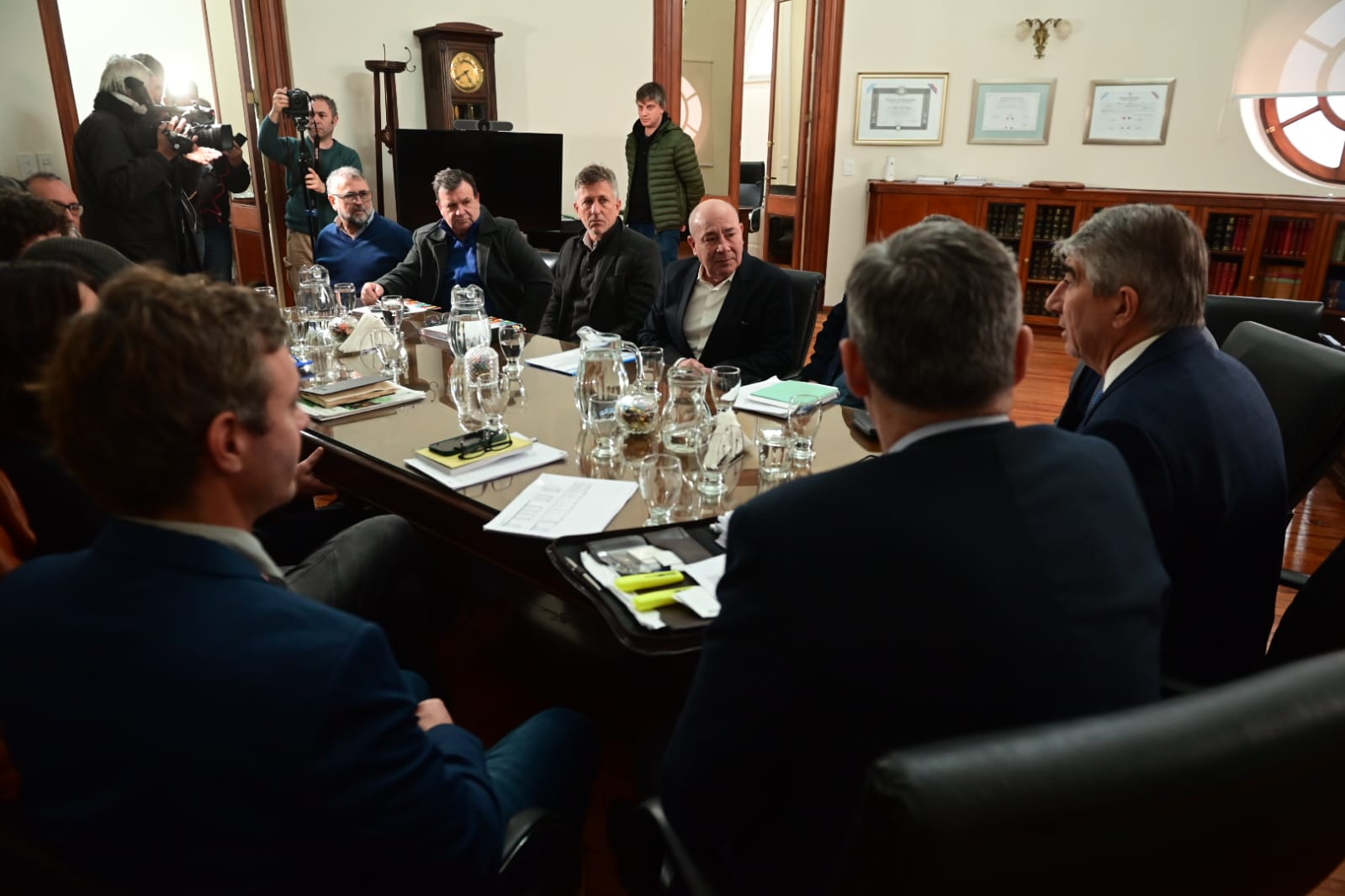 Provincia mantuvo un nuevo encuentro paritario con los gremios de la Administración Pública Central 

 
 
 
